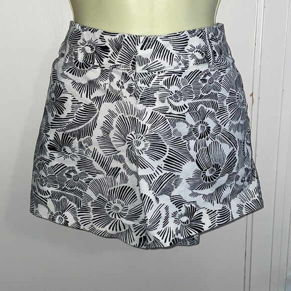 Old Navy “Pixie” black & white floral design shorts - Picture 1 of 5